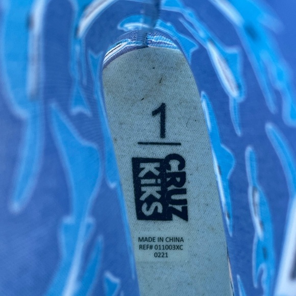 Cruz Kiks Youth Rubber Rain Boots with Shark Pattern - Picture 5 of 5